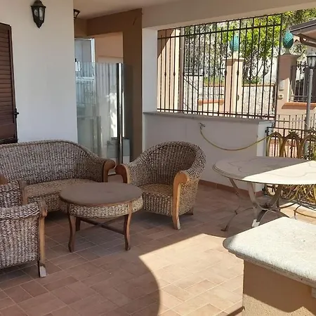 Fontana Vecchia Apartment *